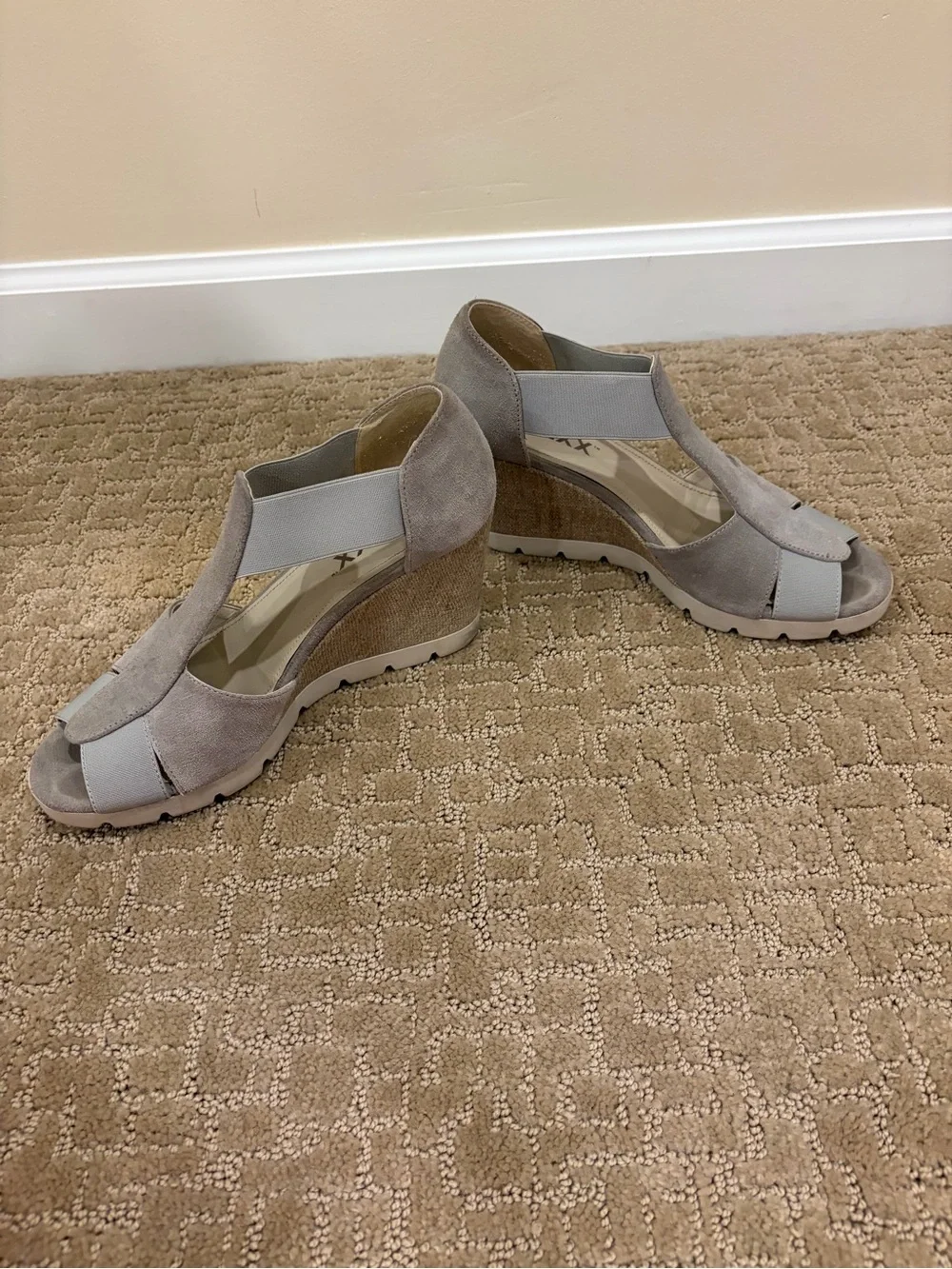 The Flexx Neutral Gray Suede Wedge Sandals Size 8